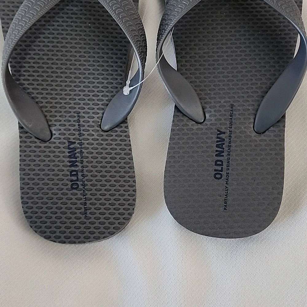 Old Navy Flip Flop Size: 12-13